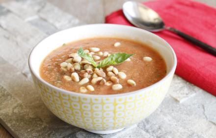 Soupe froide tomate basilic pignons
