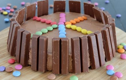 Gâteau moelleux Kitkat Smarties