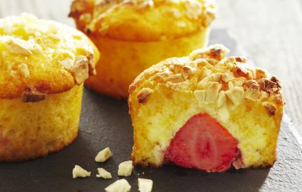 Muffins chocolat blanc coeur de fraises (exclusivité facebook juillet 2011)