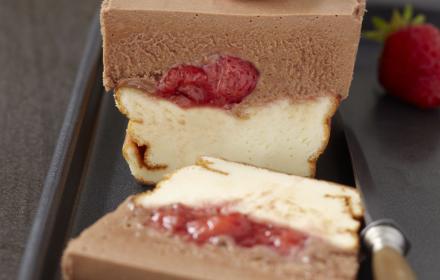 Gateau au fromage blanc fraises poelees et mousse pralinee (pas avant octobre 2010)